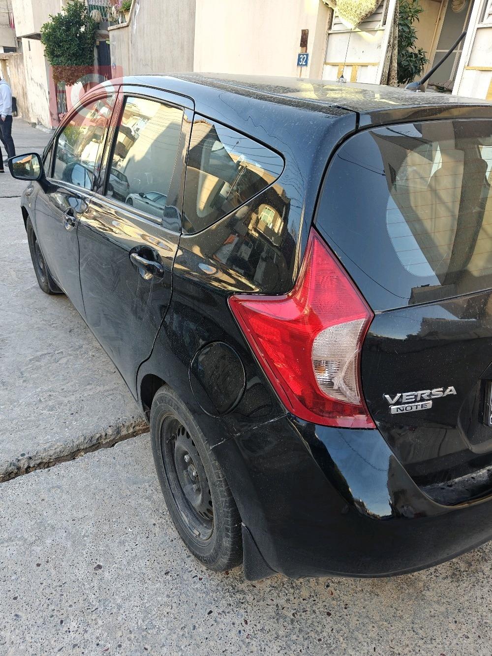 نيسان فيرسا